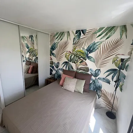 Les Petits De Georges Apartment *